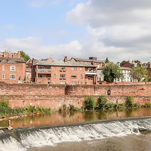 Apartment Dee Heights Penthouse, Chester