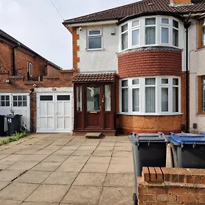 Large Beautiful 3 Bed House In Of Holiday home Birmingham